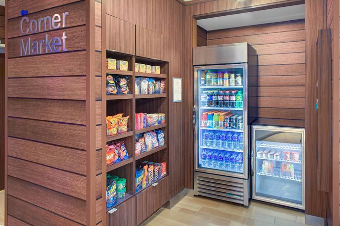 Imagen de los interiores del Hotel Fairfield Inn and Suites By Marriott Hollister. Foto 12