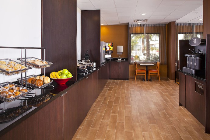 Imagen del bar/restaurante del Hotel Fairfield Inn and Suites By Marriott Houston Hobby Airport.. Foto 4