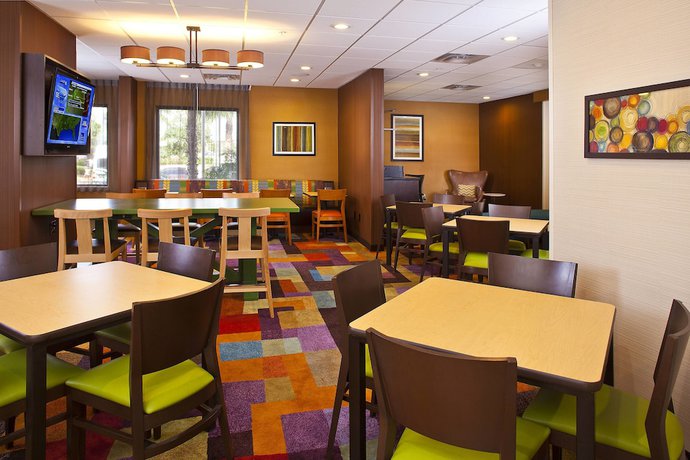 Imagen del bar/restaurante del Hotel Fairfield Inn and Suites By Marriott Houston Hobby Airport.. Foto 5