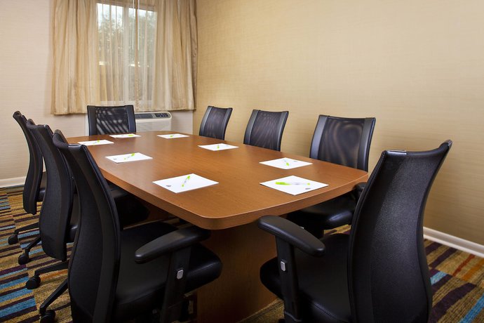 Imagen de los interiores del Hotel Fairfield Inn and Suites By Marriott Houston Hobby Airport.. Foto 14