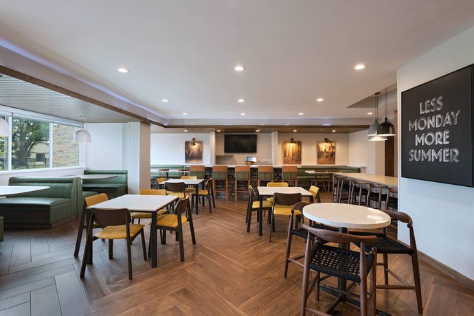 Imagen del bar/restaurante del Hotel Fairfield Inn and Suites By Marriott Houston Missouri City. Foto 2