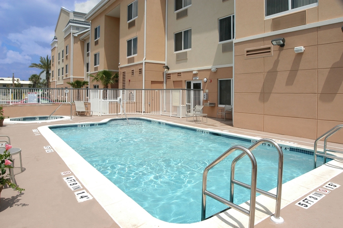 Imagen de la piscina del Hotel Fairfield Inn and Suites By Marriott Jacksonville Beach. Foto 8