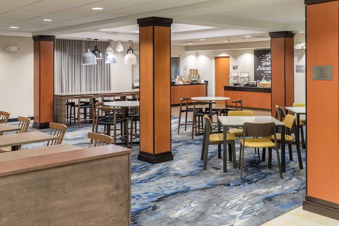 Imagen del bar/restaurante del Hotel Fairfield Inn and Suites By Marriott Kansas City Overland Park. Foto 3