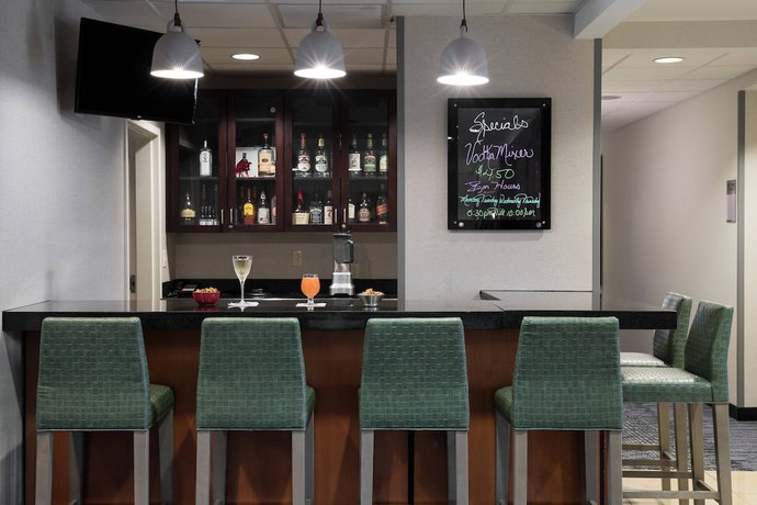 Imagen del bar/restaurante del Hotel Fairfield Inn and Suites By Marriott Kansas City Overland Park. Foto 4