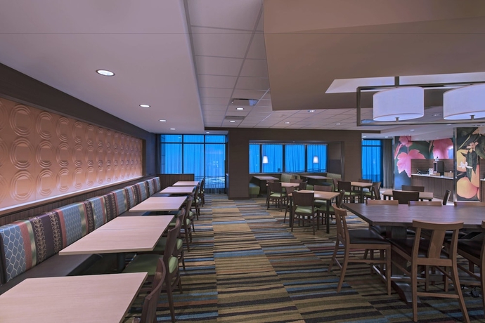 Imagen del bar/restaurante del Hotel Fairfield Inn and Suites By Marriott La Crosse Downtown. Foto 3