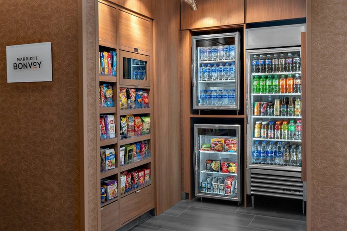 Imagen de los interiores del Hotel Fairfield Inn and Suites By Marriott Lake Geneva. Foto 19