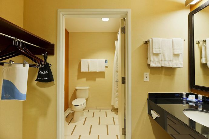 Imagen de la habitación del Hotel Fairfield Inn and Suites By Marriott Lake Oswego. Foto 4