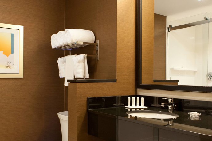 Imagen de los interiores del Hotel Fairfield Inn and Suites By Marriott Lethbridge. Foto 10