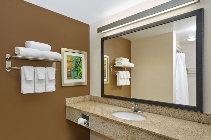 Imagen de la habitación del Hotel Fairfield Inn and Suites By Marriott Lombard. Foto 3