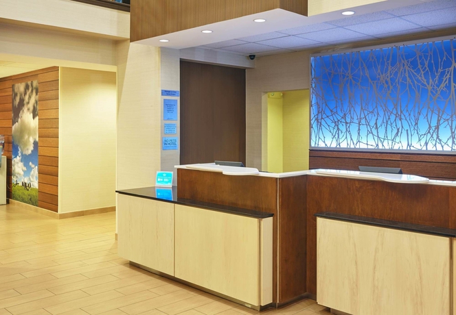 Imagen de los interiores del Hotel Fairfield Inn and Suites By Marriott Lombard. Foto 10