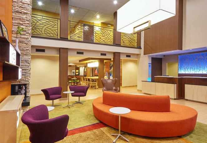 Imagen de los interiores del Hotel Fairfield Inn and Suites By Marriott Lombard. Foto 12