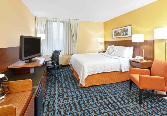 Imagen de la habitación del Hotel Fairfield Inn and Suites By Marriott Lombard. Foto 5