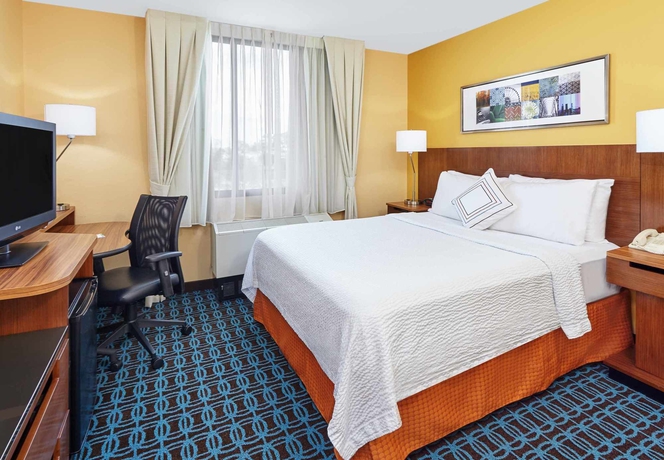 Imagen de la habitación del Hotel Fairfield Inn and Suites By Marriott Lombard. Foto 6