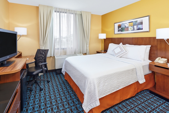 Imagen de la habitación del Hotel Fairfield Inn and Suites By Marriott Lombard. Foto 7