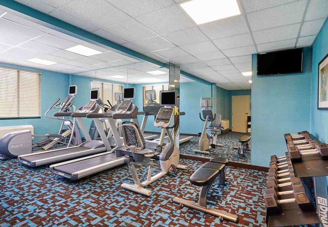 Imagen de los interiores del Hotel Fairfield Inn and Suites By Marriott Lombard. Foto 15
