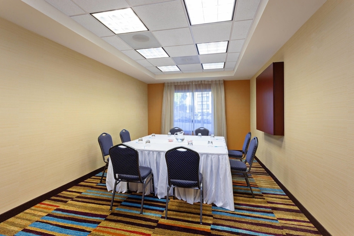 Imagen de los interiores del Hotel Fairfield Inn and Suites By Marriott Los Angeles West Covina. Foto 12