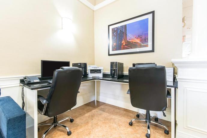 Imagen de los interiores del Hotel Fairfield Inn and Suites By Marriott Louisville Airport. Foto 7