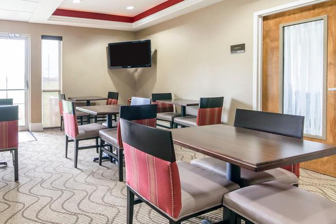 Imagen de los interiores del Hotel Fairfield Inn and Suites By Marriott Louisville Airport. Foto 9