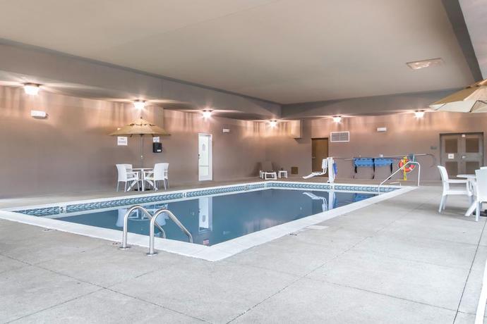Imagen de la piscina del Hotel Fairfield Inn and Suites By Marriott Louisville Airport. Foto 10