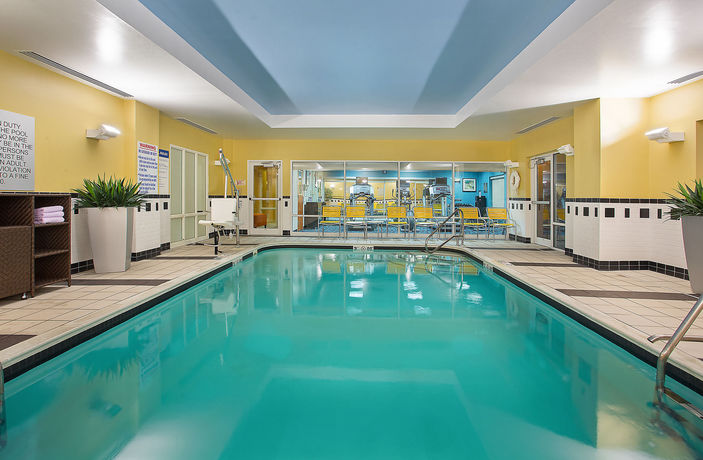 Imagen de la piscina del Hotel Fairfield Inn and Suites By Marriott Louisville East. Foto 15