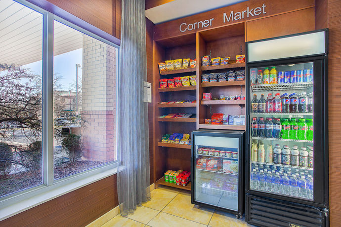 Imagen del bar/restaurante del Hotel Fairfield Inn and Suites By Marriott Louisville East. Foto 5