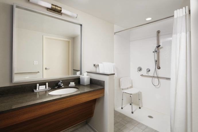 Imagen de la habitación del Hotel Fairfield Inn and Suites By Marriott Louisville Northeast. Foto 8