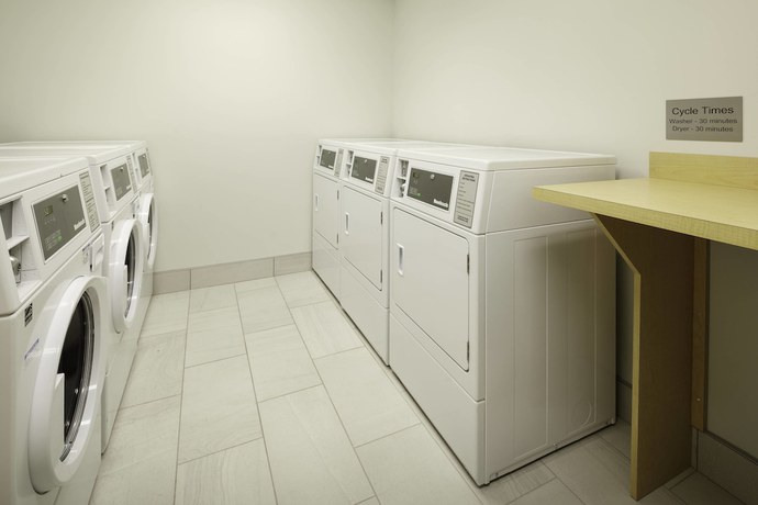Imagen de los interiores del Hotel Fairfield Inn and Suites By Marriott Louisville Northeast. Foto 15