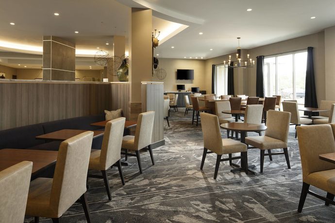 Imagen del bar/restaurante del Hotel Fairfield Inn and Suites By Marriott Louisville Northeast. Foto 2