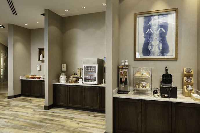 Imagen del bar/restaurante del Hotel Fairfield Inn and Suites By Marriott Louisville Northeast. Foto 3