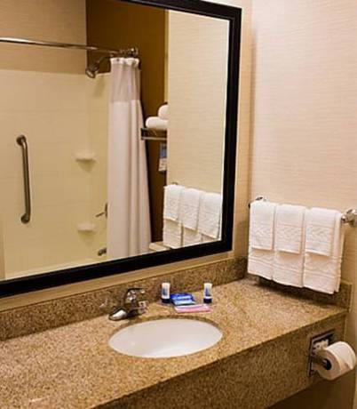 Imagen de la habitación del Hotel Fairfield Inn and Suites By Marriott Lumberton. Foto 6