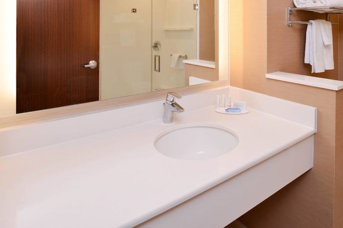 Imagen de la habitación del Hotel Fairfield Inn and Suites By Marriott Martinsburg. Foto 10