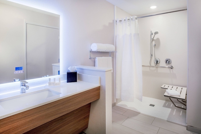 Imagen de la habitación del Hotel Fairfield Inn and Suites By Marriott Mcpherson. Foto 13