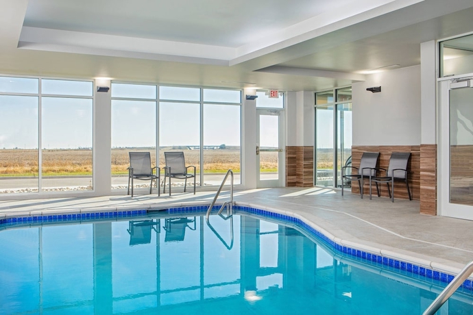 Imagen de la piscina del Hotel Fairfield Inn and Suites By Marriott Mcpherson. Foto 19