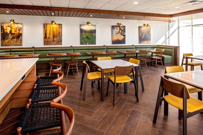 Imagen del bar/restaurante del Hotel Fairfield Inn and Suites By Marriott Mcpherson. Foto 6