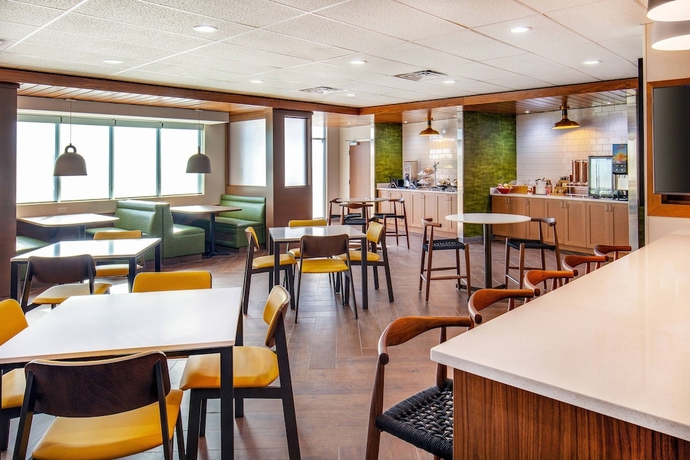 Imagen del bar/restaurante del Hotel Fairfield Inn and Suites By Marriott Mcpherson. Foto 7