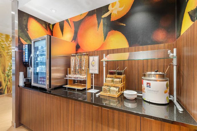 Imagen de los interiores del Hotel Fairfield Inn and Suites By Marriott Mebane. Foto 10