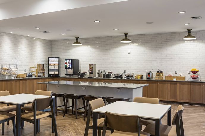 Imagen del bar/restaurante del Hotel Fairfield Inn and Suites By Marriott Minneapolis North/blaine. Foto 2