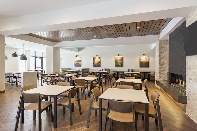 Imagen del bar/restaurante del Hotel Fairfield Inn and Suites By Marriott Minneapolis North/blaine. Foto 3