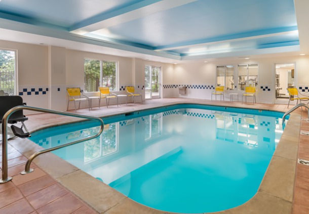 Imagen de la piscina del Hotel Fairfield Inn and Suites By Marriott Mobile. Foto 11