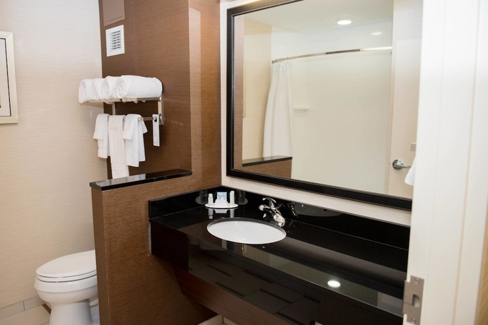 Imagen de la habitación del Hotel Fairfield Inn and Suites By Marriott Moncton. Foto 11