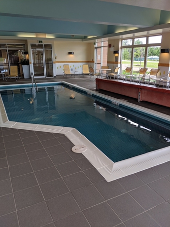 Imagen de la piscina del Hotel Fairfield Inn and Suites By Marriott Moncton. Foto 19