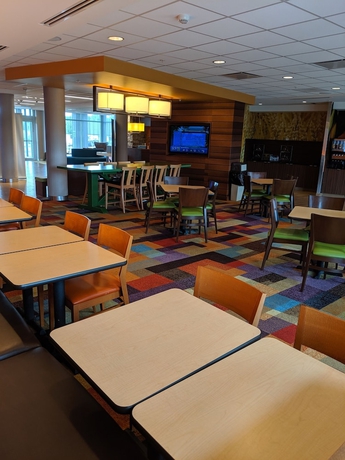 Imagen del bar/restaurante del Hotel Fairfield Inn and Suites By Marriott Moncton. Foto 4