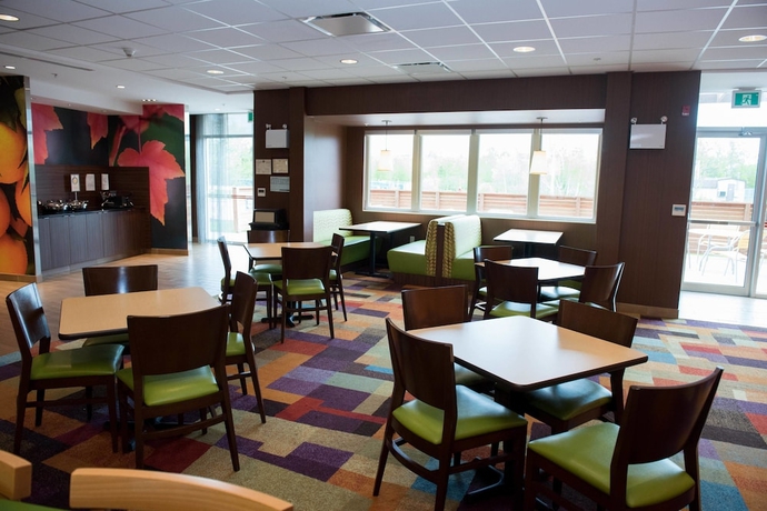 Imagen del bar/restaurante del Hotel Fairfield Inn and Suites By Marriott Moncton. Foto 7