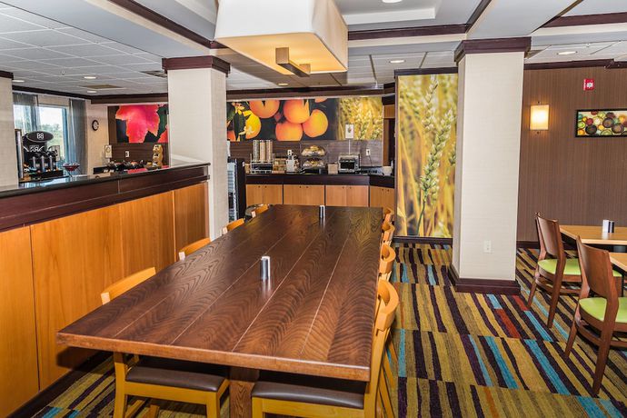 Imagen del bar/restaurante del Hotel Fairfield Inn and Suites By Marriott Morgantown. Foto 2