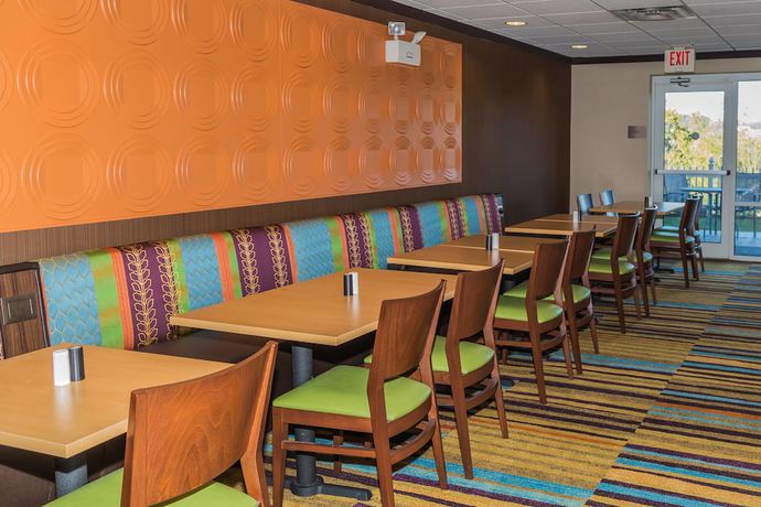 Imagen del bar/restaurante del Hotel Fairfield Inn and Suites By Marriott Morgantown. Foto 3
