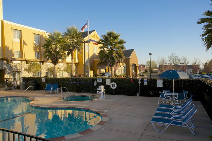 Imagen de la piscina del Hotel Fairfield Inn and Suites By Marriott Napa American Canyon. Foto 18