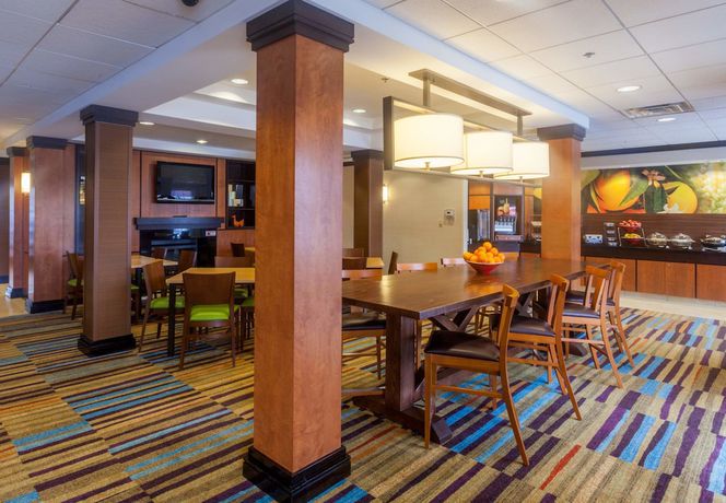 Imagen del bar/restaurante del Hotel Fairfield Inn and Suites By Marriott Omaha Downtown. Foto 5
