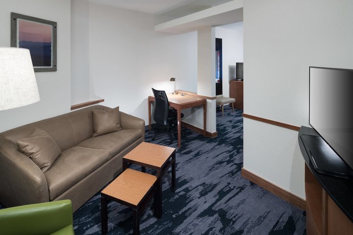 Imagen de la habitación del Hotel Fairfield Inn and Suites By Marriott Orlando At Seaworld. Foto 2