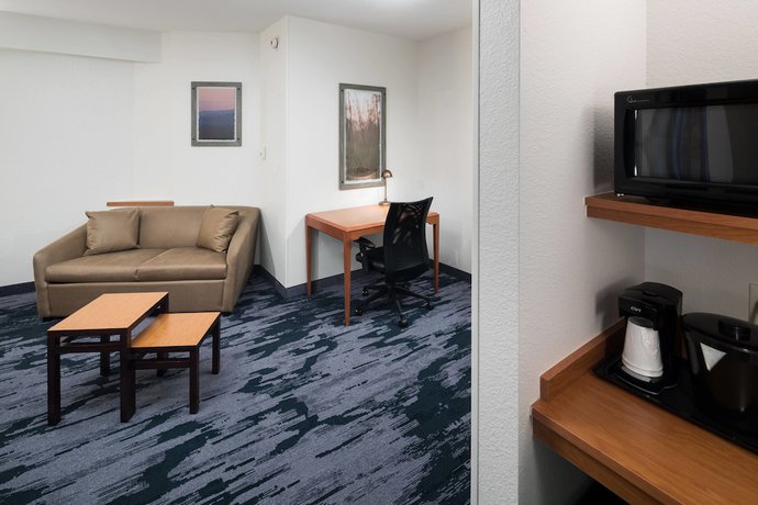 Imagen de la habitación del Hotel Fairfield Inn and Suites By Marriott Orlando At Seaworld. Foto 6