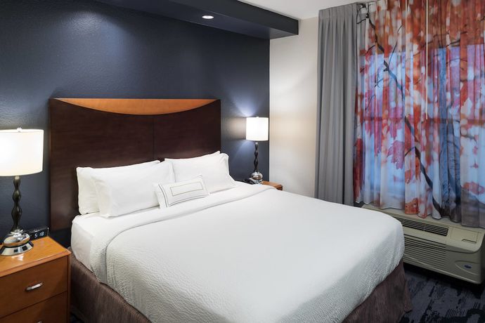 Imagen de la habitación del Hotel Fairfield Inn and Suites By Marriott Orlando At Seaworld. Foto 7